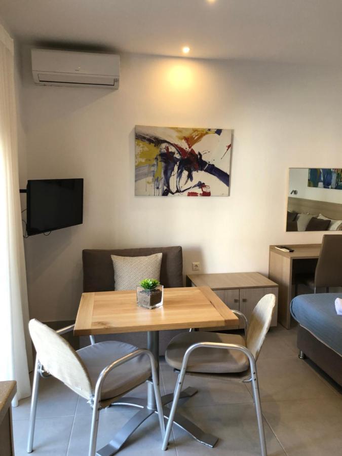 Vanessa House Luxury Apartments Skiathos Town Exterior foto
